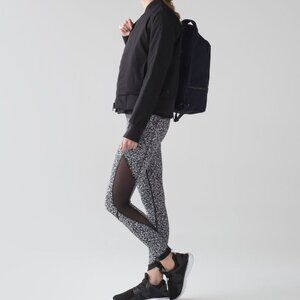 Lululemon Sole Training 7/8 Tight leggings in Daisy Dust Alpine, size 8